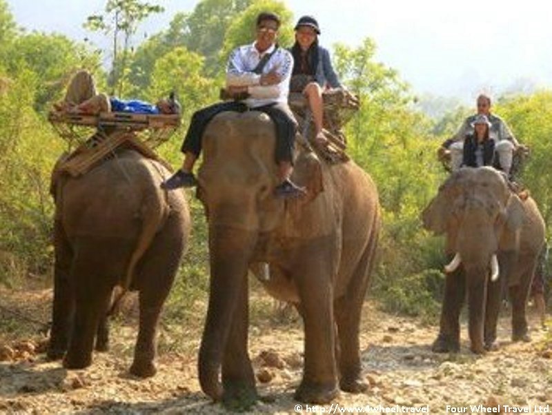 4x4Reisen Expedition, Expeditionstourismus, Abenteuer und Kultur in Zentralthailand eine Jeep Safari ins Herzen des alten Khmerreiches  , 4x4 Offroad Adventure Geländewagenreisen und Geländewagentouren in Südostasien, Abenteuer in Asien, Thailand, Laos, Kambodscha für Selbstfaher von Berlin nach Bangkok 1756936745  Mekong Issan Isan Isaan Reisen Jeep Safari Erwan Reisen Luxus Reisen Privat Reisen 4x4 Reisen Four Wheel Travel  Uwe Richter