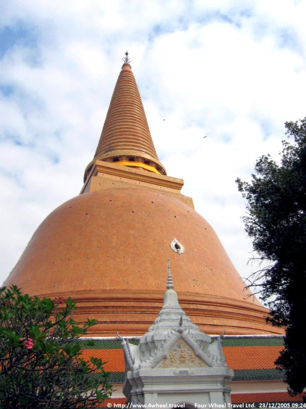 4x4Reisen Expedition, Expeditionstourismus, Abenteuer und Kultur in Zentralthailand eine Jeep Safari ins Herzen des alten Khmerreiches  , 4x4 Offroad Adventure Geländewagenreisen und Geländewagentouren in Südostasien, Abenteuer in Asien, Thailand, Laos, Kambodscha für Selbstfaher von Berlin nach Bangkok 1756936745  Mekong Issan Isan Isaan Reisen Jeep Safari Erwan Reisen Luxus Reisen Privat Reisen 4x4 Reisen Four Wheel Travel  Uwe Richter