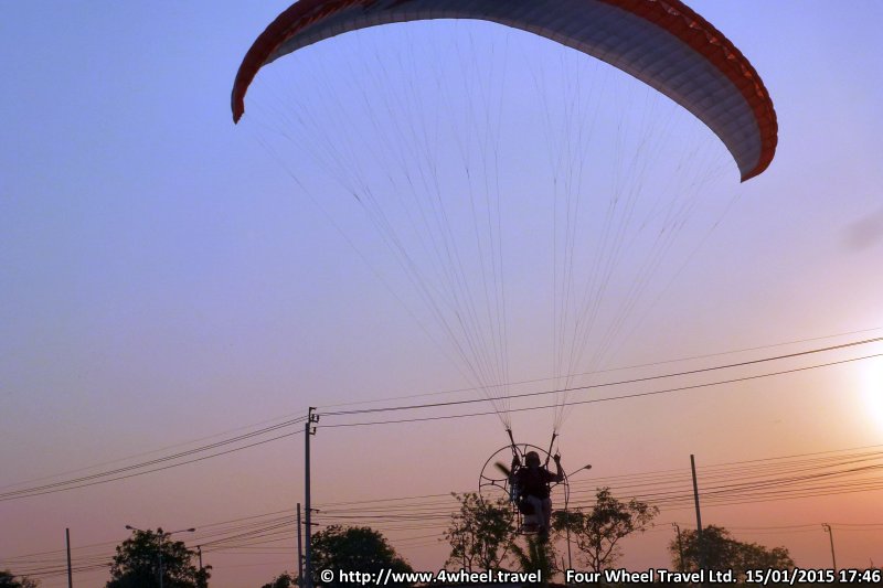 4x4Reisen Expedition, Expeditionstourismus, Fliegen Sie mit Ihren Gleitschirm mit Paramotor in Suedostasien , 4x4 Offroad Adventure Geländewagenreisen und Geländewagentouren in Südostasien, Abenteuer in Asien, Thailand, Laos, Kambodscha für Selbstfaher von Berlin nach Bangkok 1762746619  4x4 Thailand 4x4 Südostasien 4x4 Indochina 4x4 Laos 4x4 Kambodscha 4x4 Myanmar 