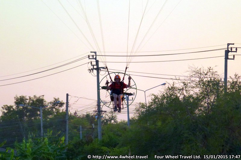 4x4Reisen Expedition, Expeditionstourismus, Fliegen Sie mit Ihren Gleitschirm mit Paramotor in Suedostasien , 4x4 Offroad Adventure Geländewagenreisen und Geländewagentouren in Südostasien, Abenteuer in Asien, Thailand, Laos, Kambodscha für Selbstfaher von Berlin nach Bangkok 1756935862  4x4 Thailand 4x4 Südostasien 4x4 Indochina 4x4 Laos 4x4 Kambodscha 4x4 Myanmar 