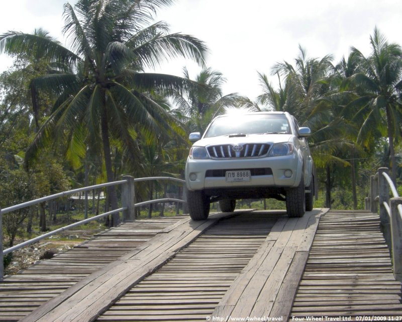 4x4Reisen Expedition, Expeditionstourismus, Buddhistisches Thailand entdecken Sie in einer 7 taegige Jeep Safari durch Nordthailand dessen buddhistische Kultur Autorundreisen Suedostasien , 4x4 Offroad Adventure Geländewagenreisen und Geländewagentouren in Südostasien, Abenteuer in Asien, Thailand, Laos, Kambodscha für Selbstfaher von Berlin nach Bangkok 1756696695  Mekong Issan Isan Isaan Reisen Jeep Safari Erwan Reisen Luxus Reisen Privat Reisen 4x4 Reisen Four Wheel Travel  Uwe Richter