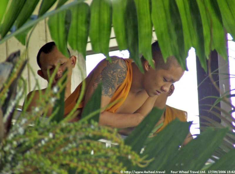 4x4Reisen Expedition, Expeditionstourismus, Buddhistisches Thailand entdecken Sie in einer 7 taegige Jeep Safari durch Nordthailand dessen buddhistische Kultur Autorundreisen Suedostasien , 4x4 Offroad Adventure Geländewagenreisen und Geländewagentouren in Südostasien, Abenteuer in Asien, Thailand, Laos, Kambodscha für Selbstfaher von Berlin nach Bangkok 1756696695  Mekong Issan Isan Isaan Reisen Jeep Safari Erwan Reisen Luxus Reisen Privat Reisen 4x4 Reisen Four Wheel Travel  Uwe Richter