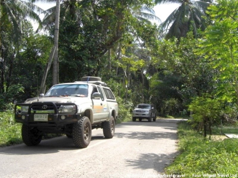 4x4Reisen Expedition, Expeditionstourismus, Buddhistisches Thailand entdecken Sie in einer 7 taegige Jeep Safari durch Nordthailand dessen buddhistische Kultur Autorundreisen Suedostasien , 4x4 Offroad Adventure Geländewagenreisen und Geländewagentouren in Südostasien, Abenteuer in Asien, Thailand, Laos, Kambodscha für Selbstfaher von Berlin nach Bangkok 1756696695  Mekong Issan Isan Isaan Reisen Jeep Safari Erwan Reisen Luxus Reisen Privat Reisen 4x4 Reisen Four Wheel Travel  Uwe Richter