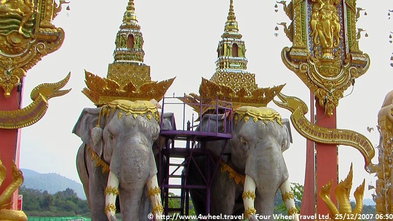 4x4Reisen Expedition, Expeditionstourismus, Nordthailand Kaleidoskop I eine Jeep Safari in 8 Tagen die ein bunten Querschnitt von Thailand zeigt Autorundreisen Suedostasien , 4x4 Offroad Adventure Geländewagenreisen und Geländewagentouren in Südostasien, Abenteuer in Asien, Thailand, Laos, Kambodscha für Selbstfaher von Berlin nach Bangkok 1756954134  Mekong Issan Isan Isaan Reisen Jeep Safari Erwan Reisen Luxus Reisen Privat Reisen 4x4 Reisen Four Wheel Travel  Uwe Richter