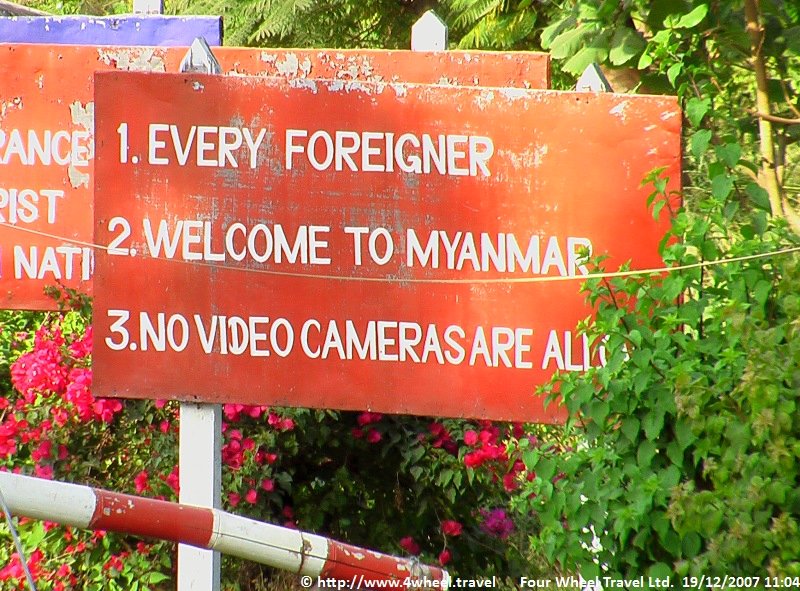 4x4Reisen Expedition, Expeditionstourismus, Das Goldene Dreieck eine 14 Tag private Jeep Safari in den Norden von Thailand Autorundreisen Suedostasien , 4x4 Offroad Adventure Geländewagenreisen und Geländewagentouren in Südostasien, Abenteuer in Asien, Thailand, Laos, Kambodscha für Selbstfaher von Berlin nach Bangkok 1756696516  Mekong Issan Isan Isaan Reisen Jeep Safari Erwan Reisen Luxus Reisen Privat Reisen 4x4 Reisen Four Wheel Travel  Uwe Richter