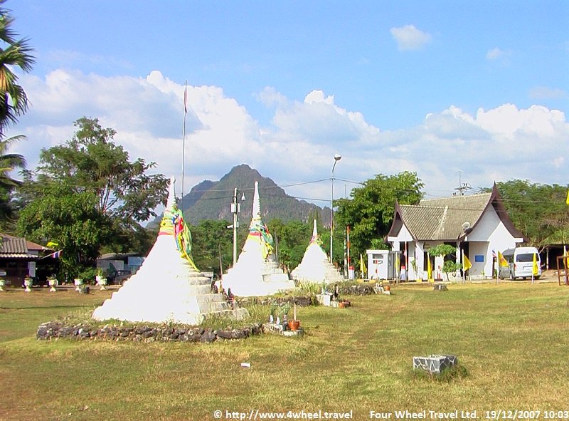 4x4Reisen Expedition, Expeditionstourismus, Sawasdee in Thailand 14 taegige Jeep Safari in den Erawan Nationalpark , 4x4 Offroad Adventure Geländewagenreisen und Geländewagentouren in Südostasien, Abenteuer in Asien, Thailand, Laos, Kambodscha für Selbstfaher von Berlin nach Bangkok 1756705321  Mekong Issan Isan Isaan Reisen Jeep Safari Erwan Reisen Luxus Reisen Privat Reisen 4x4 Reisen Four Wheel Travel  Uwe Richter