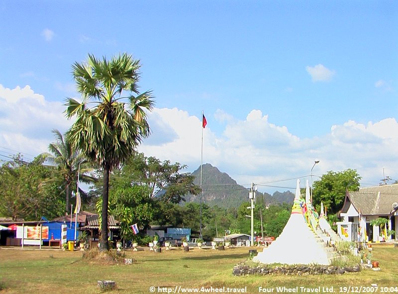4x4Reisen Expedition, Expeditionstourismus, Sawasdee in Thailand 14 taegige Jeep Safari in den Erawan Nationalpark Autorundreisen Suedostasien , 4x4 Offroad Adventure Geländewagenreisen und Geländewagentouren in Südostasien, Abenteuer in Asien, Thailand, Laos, Kambodscha für Selbstfaher von Berlin nach Bangkok 1756944362  Mekong Issan Isan Isaan Reisen Jeep Safari Erwan Reisen Luxus Reisen Privat Reisen 4x4 Reisen Four Wheel Travel  Uwe Richter