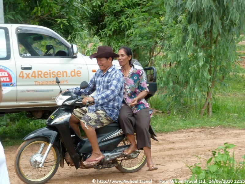 4x4Reisen Expedition, Expeditionstourismus, Jeep Safari entlang am Mekong River bis nach Nong Khai Autorundreisen Suedostasien , 4x4 Offroad Adventure Geländewagenreisen und Geländewagentouren in Südostasien, Abenteuer in Asien, Thailand, Laos, Kambodscha für Selbstfaher von Berlin nach Bangkok 1756696646  Mekong Issan Isan Isaan Reisen Jeep Safari Erwan Reisen Luxus Reisen Privat Reisen 4x4 Reisen Four Wheel Travel  Uwe Richter