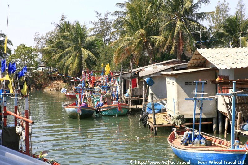 4x4Reisen Expedition, Expeditionstourismus, Tropischer Regenwald und endlose Straende eine Jeep Safari in den Sueden und Westen Thailands Autorundreisen Suedostasien , 4x4 Offroad Adventure Geländewagenreisen und Geländewagentouren in Südostasien, Abenteuer in Asien, Thailand, Laos, Kambodscha für Selbstfaher von Berlin nach Bangkok 1756696636  Mekong Issan Isan Isaan Reisen Jeep Safari Erwan Reisen Luxus Reisen Privat Reisen 4x4 Reisen Four Wheel Travel  Uwe Richter