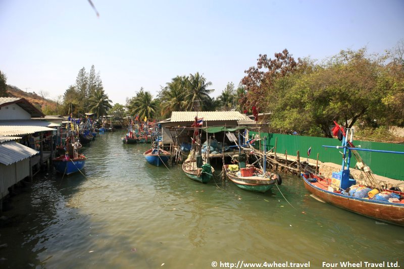 4x4Reisen Expedition, Expeditionstourismus, Tropischer Regenwald und endlose Straende eine Jeep Safari in den Sueden und Westen Thailands , 4x4 Offroad Adventure Gel&auml;ndewagenreisen und Gel&auml;ndewagentouren in S&uuml;dostasien, Abenteuer in Asien, Thailand, Laos, Kambodscha f&uuml;r Selbstfaher von Berlin nach Bangkok 1768575732  Mekong Issan Isan Isaan Reisen Jeep Safari Erwan Reisen Luxus Reisen Privat Reisen 4x4 Reisen Four Wheel Travel  Uwe Richter