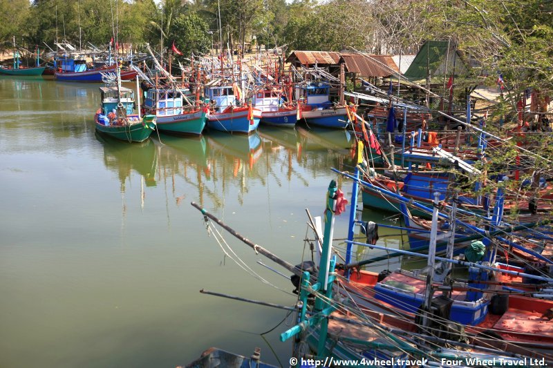 4x4Reisen Expedition, Expeditionstourismus, Tropischer Regenwald und endlose Straende eine Jeep Safari in den Sueden und Westen Thailands , 4x4 Offroad Adventure Geländewagenreisen und Geländewagentouren in Südostasien, Abenteuer in Asien, Thailand, Laos, Kambodscha für Selbstfaher von Berlin nach Bangkok 1756705296  Mekong Issan Isan Isaan Reisen Jeep Safari Erwan Reisen Luxus Reisen Privat Reisen 4x4 Reisen Four Wheel Travel  Uwe Richter