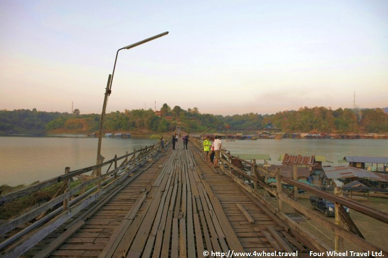 4x4Reisen Expedition, Expeditionstourismus, Tropischer Regenwald und endlose Straende eine Jeep Safari in den Sueden und Westen Thailands Autorundreisen Suedostasien , 4x4 Offroad Adventure Geländewagenreisen und Geländewagentouren in Südostasien, Abenteuer in Asien, Thailand, Laos, Kambodscha für Selbstfaher von Berlin nach Bangkok 1760626306  Mekong Issan Isan Isaan Reisen Jeep Safari Erwan Reisen Luxus Reisen Privat Reisen 4x4 Reisen Four Wheel Travel  Uwe Richter