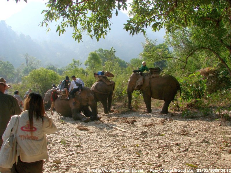 4x4Reisen Expedition, Expeditionstourismus, Tropischer Regenwald und endlose Straende eine Jeep Safari in den Sueden und Westen Thailands Autorundreisen Suedostasien , 4x4 Offroad Adventure Geländewagenreisen und Geländewagentouren in Südostasien, Abenteuer in Asien, Thailand, Laos, Kambodscha für Selbstfaher von Berlin nach Bangkok 1756696636  Mekong Issan Isan Isaan Reisen Jeep Safari Erwan Reisen Luxus Reisen Privat Reisen 4x4 Reisen Four Wheel Travel  Uwe Richter