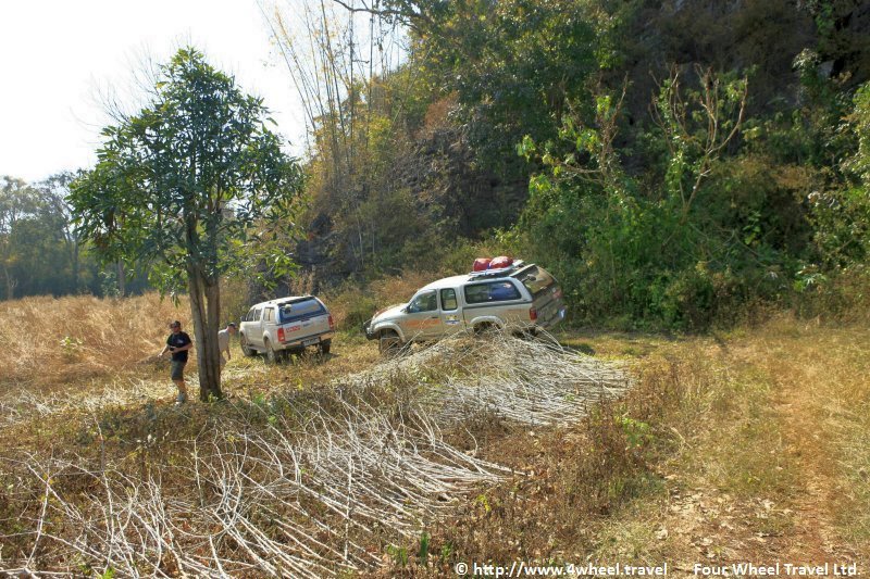 4x4Reisen Expedition, Expeditionstourismus, Tropischer Regenwald und endlose Straende eine Jeep Safari in den Sueden und Westen Thailands Autorundreisen Suedostasien , 4x4 Offroad Adventure Geländewagenreisen und Geländewagentouren in Südostasien, Abenteuer in Asien, Thailand, Laos, Kambodscha für Selbstfaher von Berlin nach Bangkok 1756696636  Mekong Issan Isan Isaan Reisen Jeep Safari Erwan Reisen Luxus Reisen Privat Reisen 4x4 Reisen Four Wheel Travel  Uwe Richter
