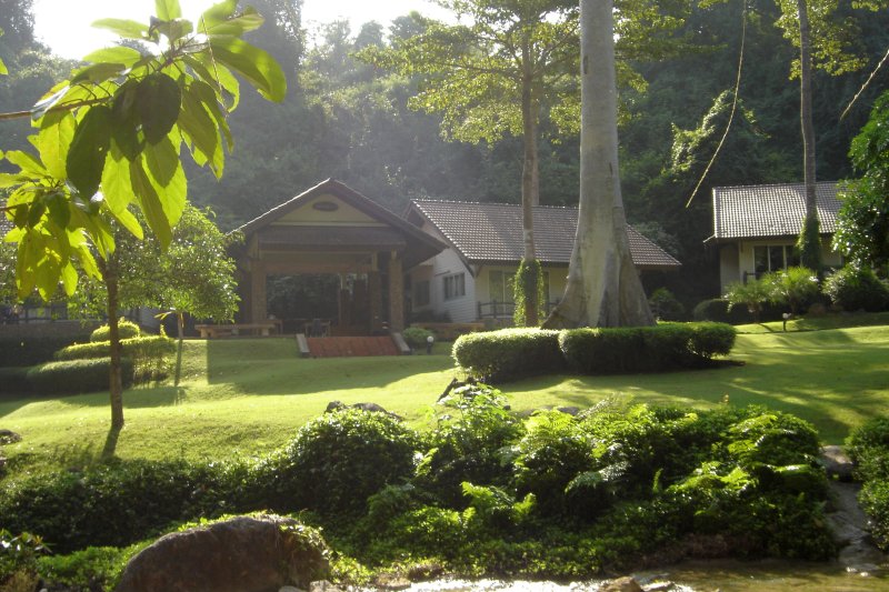 4x4Reisen Expedition, Expeditionstourismus, Tropischer Regenwald und endlose Straende eine Jeep Safari in den Sueden und Westen Thailands , 4x4 Offroad Adventure Geländewagenreisen und Geländewagentouren in Südostasien, Abenteuer in Asien, Thailand, Laos, Kambodscha für Selbstfaher von Berlin nach Bangkok 1764965200  Mekong Issan Isan Isaan Reisen Jeep Safari Erwan Reisen Luxus Reisen Privat Reisen 4x4 Reisen Four Wheel Travel  Uwe Richter