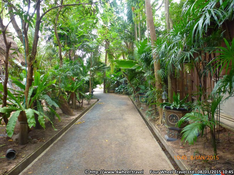 4x4Reisen Expedition, Expeditionstourismus, Jeep Safari durch den Isaan entlang dem Mekong , 4x4 Offroad Adventure Gel&auml;ndewagenreisen und Gel&auml;ndewagentouren in S&uuml;dostasien, Abenteuer in Asien, Thailand, Laos, Kambodscha f&uuml;r Selbstfaher von Berlin nach Bangkok 1768869311  Mekong Issan Isan Isaan Reisen Jeep Safari Thailand Jeep Safari Isan Reisen Erwan Reisen Luxus Reisen Privat Reisen 4x4 Reisen Four Wheel Travel  Uwe Richter