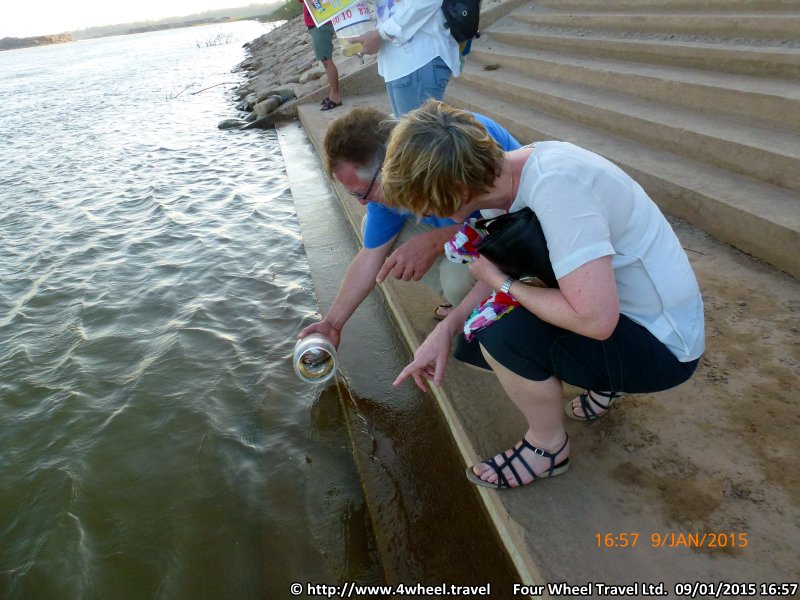 4x4Reisen Expedition, Expeditionstourismus, Jeep Safari durch den Isaan entlang dem Mekong Autorundreisen Suedostasien , 4x4 Offroad Adventure Gel&auml;ndewagenreisen und Gel&auml;ndewagentouren in S&uuml;dostasien, Abenteuer in Asien, Thailand, Laos, Kambodscha f&uuml;r Selbstfaher von Berlin nach Bangkok 1768882392  Mekong Issan Isan Isaan Reisen Jeep Safari Thailand Jeep Safari Isan Reisen Erwan Reisen Luxus Reisen Privat Reisen 4x4 Reisen Four Wheel Travel  Uwe Richter