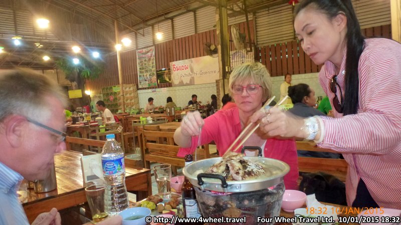 4x4Reisen Expedition, Expeditionstourismus, Jeep Safari durch den Isaan entlang dem Mekong Autorundreisen Suedostasien , 4x4 Offroad Adventure Geländewagenreisen und Geländewagentouren in Südostasien, Abenteuer in Asien, Thailand, Laos, Kambodscha für Selbstfaher von Berlin nach Bangkok 1760626296  Mekong Issan Isan Isaan Reisen Jeep Safari Thailand Jeep Safari Isan Reisen Erwan Reisen Luxus Reisen Privat Reisen 4x4 Reisen Four Wheel Travel  Uwe Richter