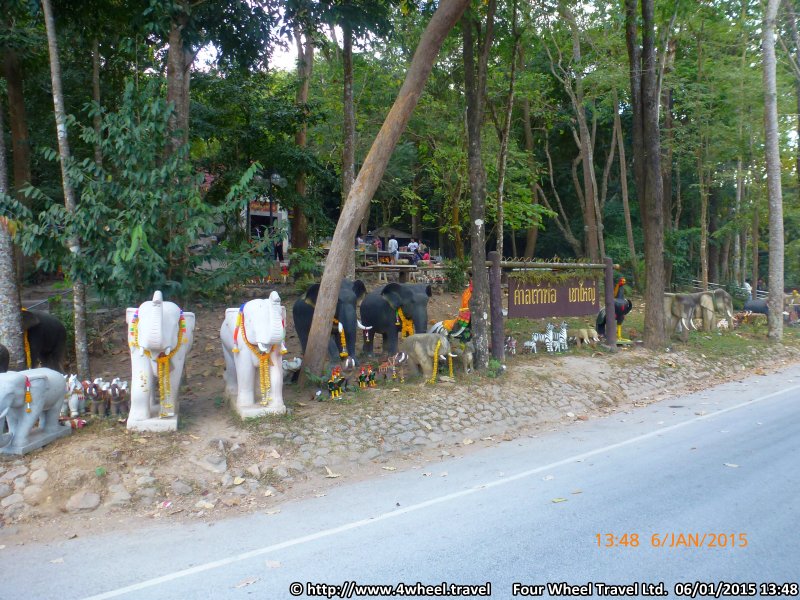 4x4Reisen Expedition, Expeditionstourismus, Dschungel Jeep Safari Umfangreiche Isaan Tour entlang dem Mekong  Autorundreisen Suedostasien , 4x4 Offroad Adventure Geländewagenreisen und Geländewagentouren in Südostasien, Abenteuer in Asien, Thailand, Laos, Kambodscha für Selbstfaher von Berlin nach Bangkok 1756696616  Mekong Issan Isan Isaan Reisen Jeep Safari Thailand Jeep Safari Isan Reisen Erwan Reisen Luxus Reisen Privat Reisen 4x4 Reisen Four Wheel Travel  Uwe Richter